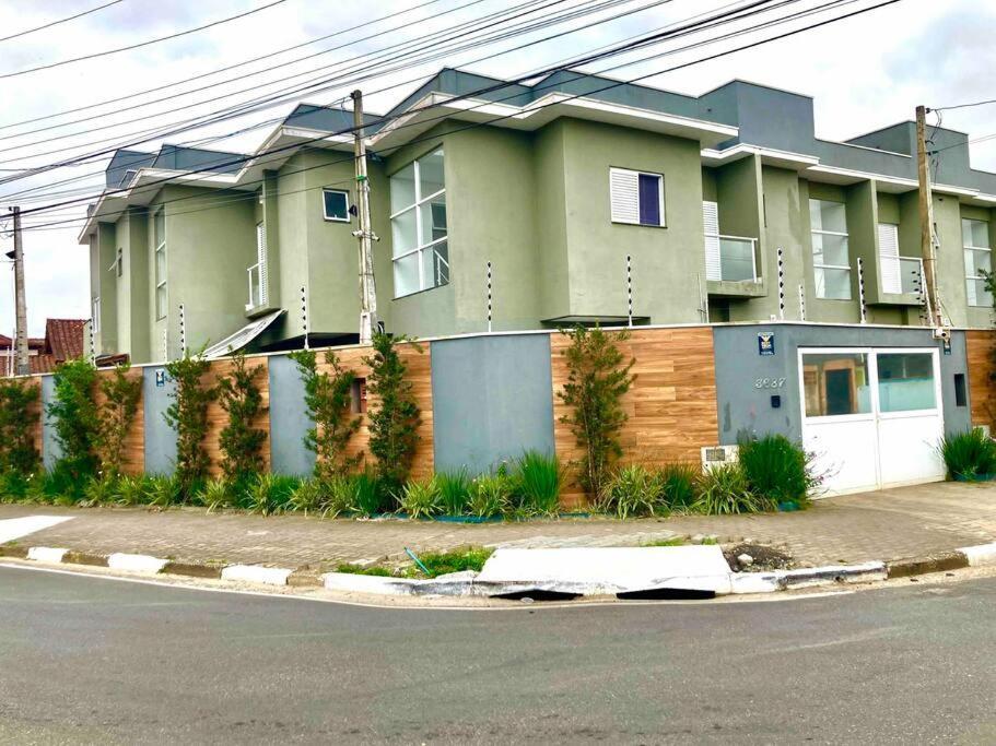 Casa Agradavel Com Piscina Ha 1 Quadra Da Praia. 베르치오가 외부 사진